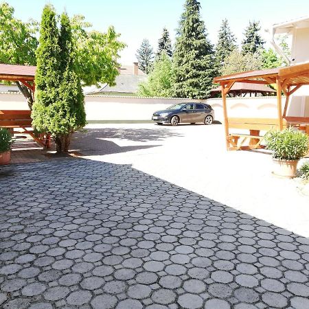 Imola Es Andrea Apartmanhaz Hajdúszoboszló 外观 照片