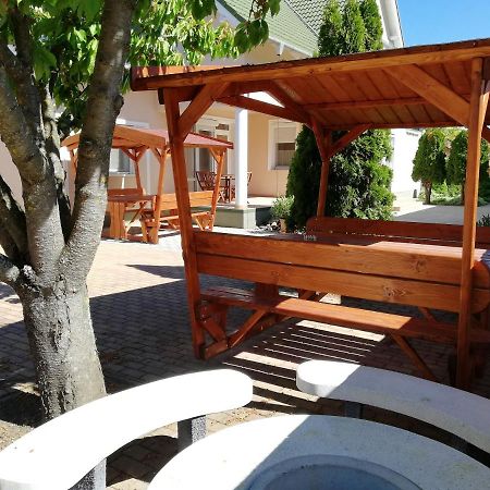 Imola Es Andrea Apartmanhaz Hajdúszoboszló 外观 照片