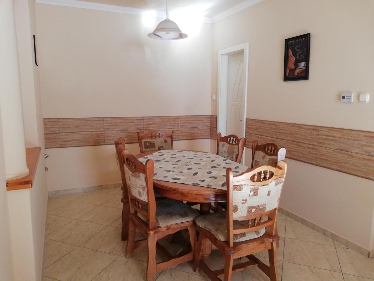 Imola Es Andrea Apartmanhaz Hajdúszoboszló 外观 照片