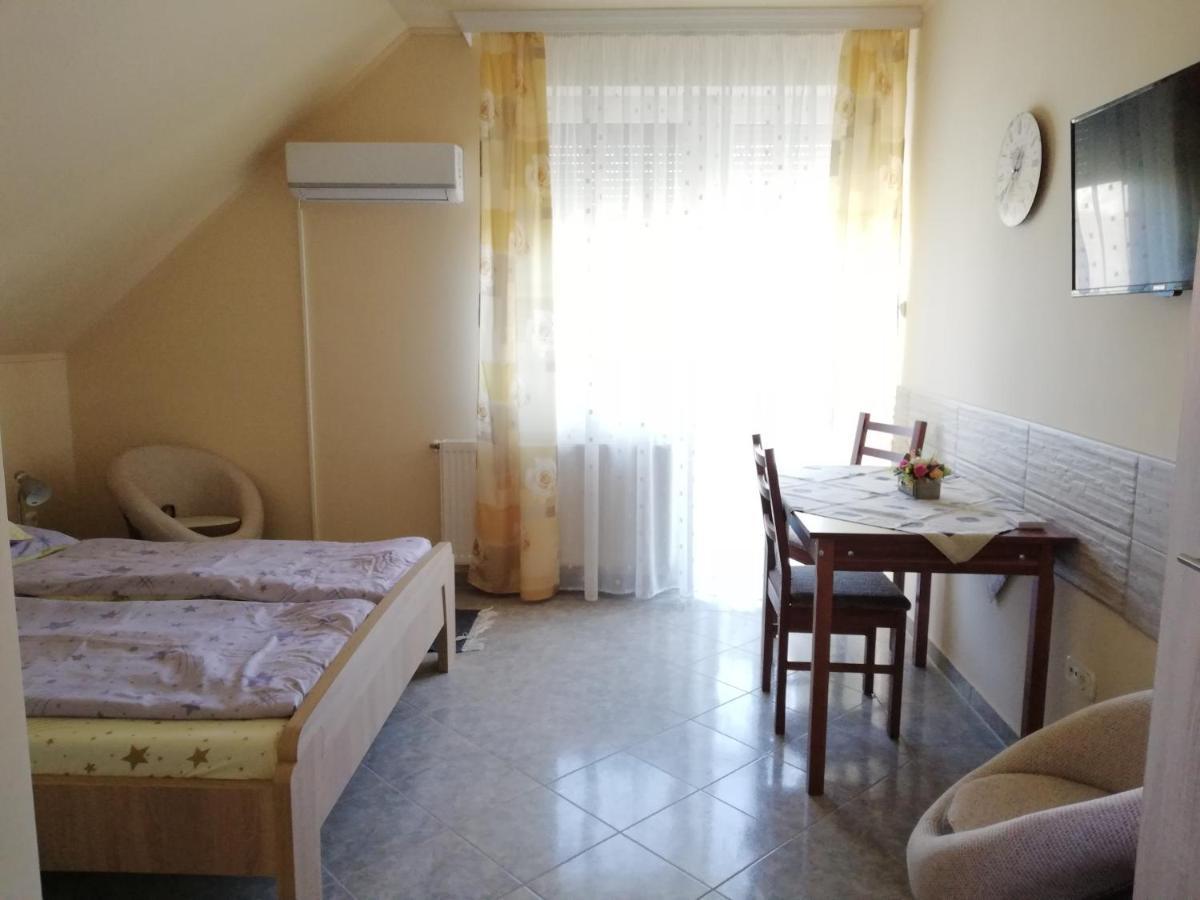 Imola Es Andrea Apartmanhaz Hajdúszoboszló 外观 照片