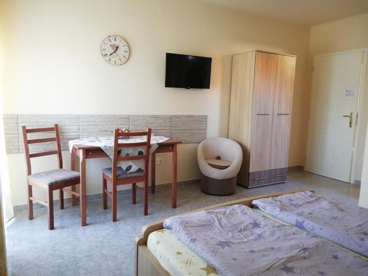 Imola Es Andrea Apartmanhaz Hajdúszoboszló 外观 照片