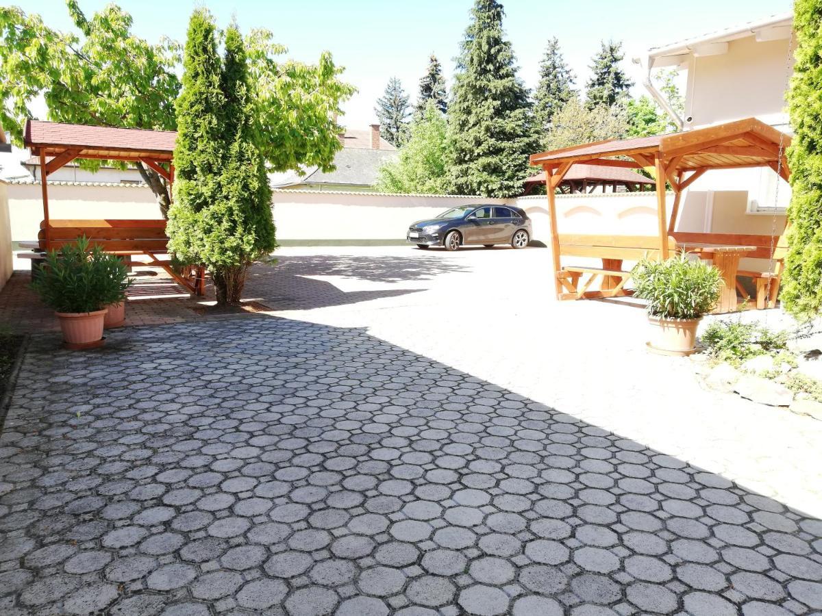 Imola Es Andrea Apartmanhaz Hajdúszoboszló 外观 照片