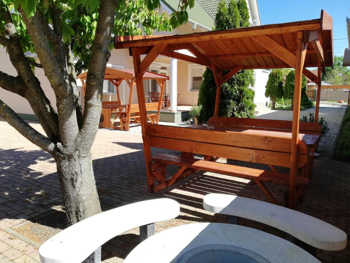 Imola Es Andrea Apartmanhaz Hajdúszoboszló 外观 照片