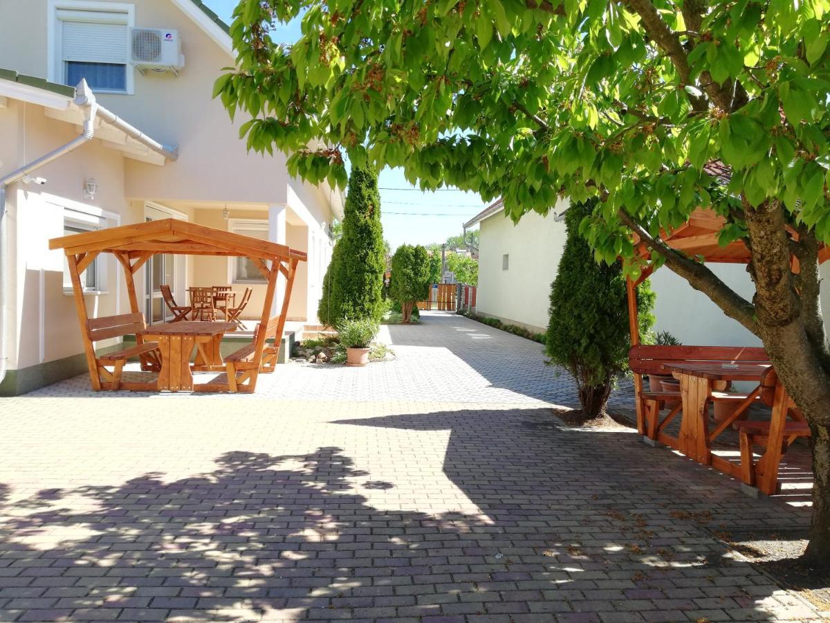 Imola Es Andrea Apartmanhaz Hajdúszoboszló 外观 照片